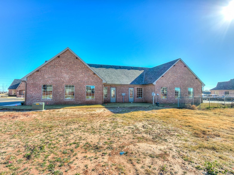 More Photos Of 2240 NW 36th Ave, Norman Medical For Sale