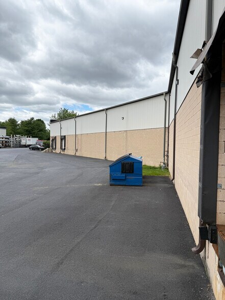 More Photos Of 2020 Highland Ave, Bethlehem Distribution For Lease