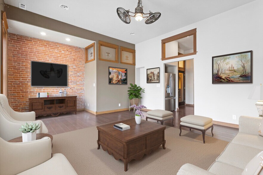 More Photos Of 217 W Main St, Freeport Office Residential For Sale