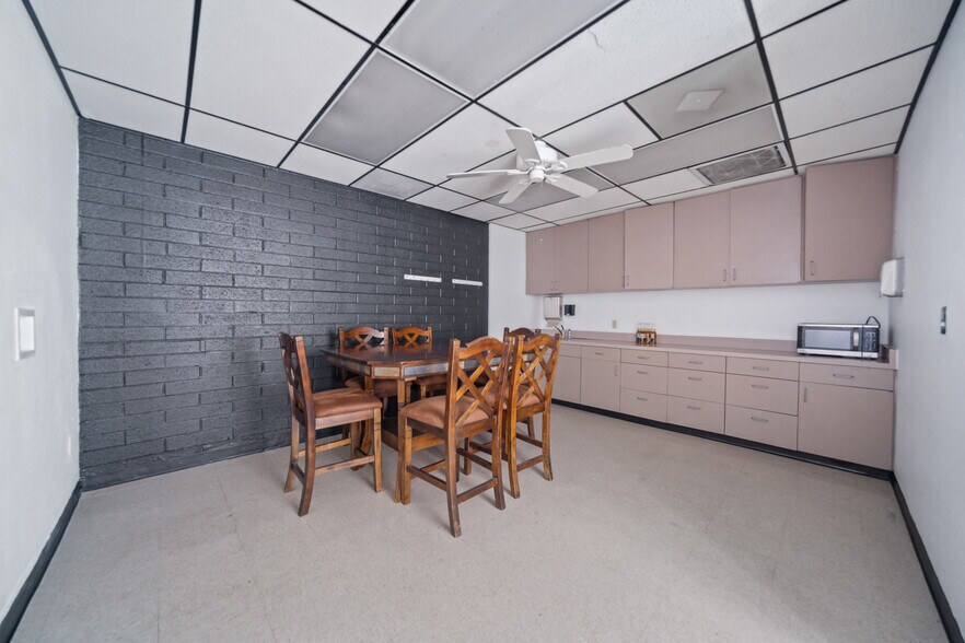 More Photos Of 1755 E Lakeside Dr, Bullhead City Bank For Sale