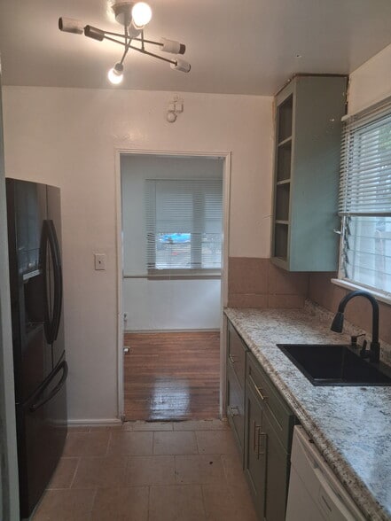 More Photos Of 1826-1832 California Ave, Santa Monica Apartments For Sale