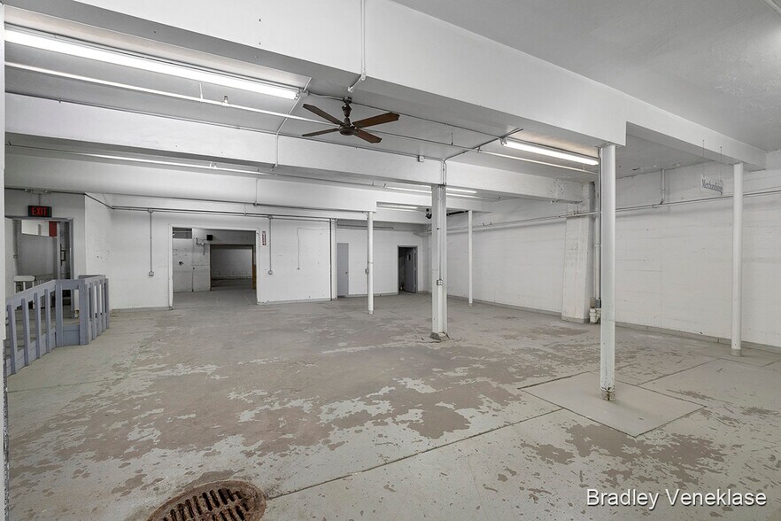 More Photos Of 200 S Division Ave, Grand Rapids Storefront Retail Office For Lease