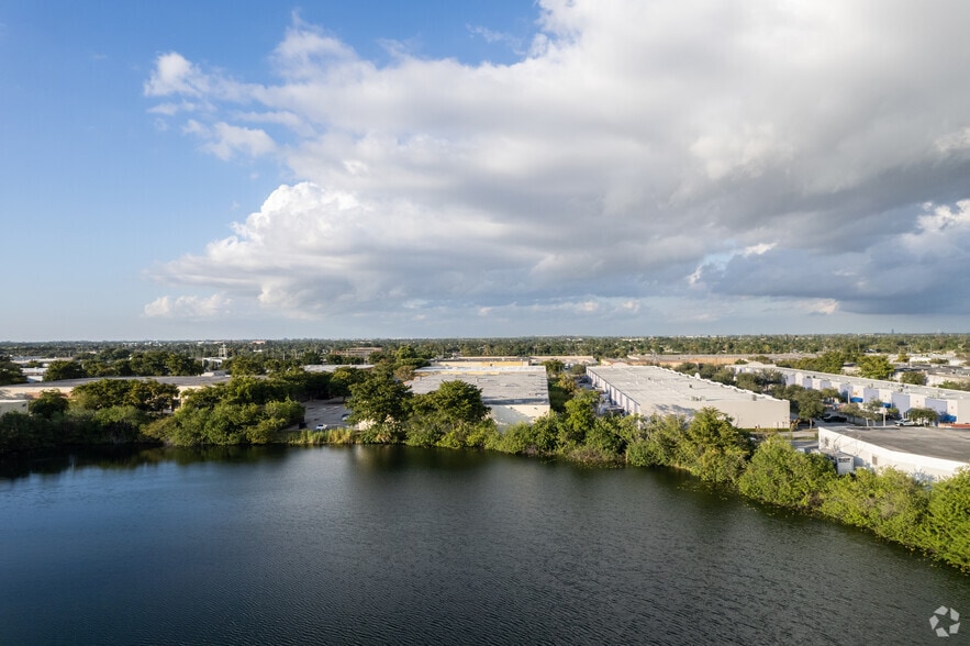 More Photos Of 5120-5130 NW 165th St, Hialeah Warehouse For Lease