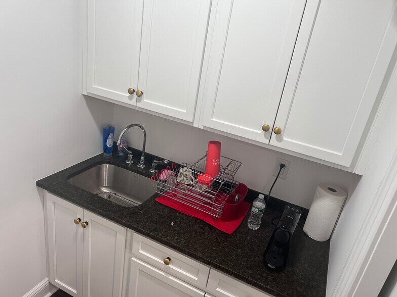 More Photos Of 735 Broad St, Shrewsbury Office Residential For Sale