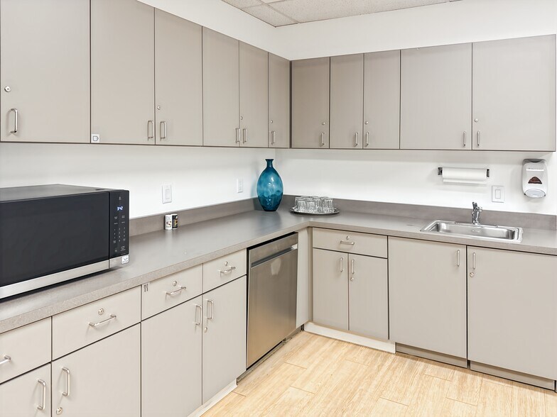 More Photos Of 1351 N Alma School Rd, Chandler Coworking Space