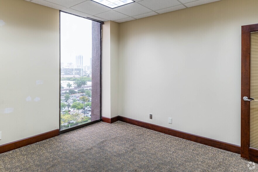 More Photos Of 2500 E Hallandale Beach Blvd, Hallandale Beach Office For Lease