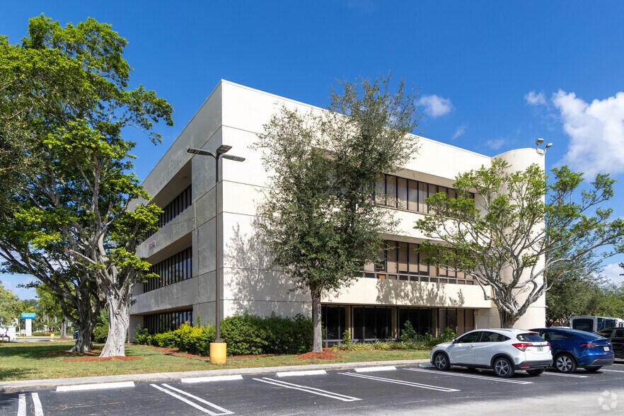 More Photos Of 5849 Okeechobee Blvd, West Palm Beach Office For Lease