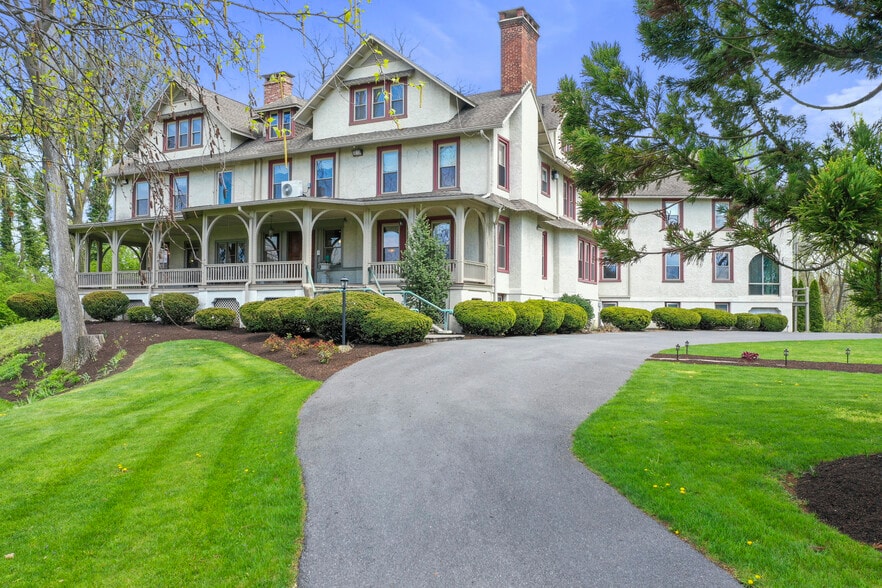 Primary Photo Of 1090 Ragged Edge Rd, Chambersburg Hospitality For Sale