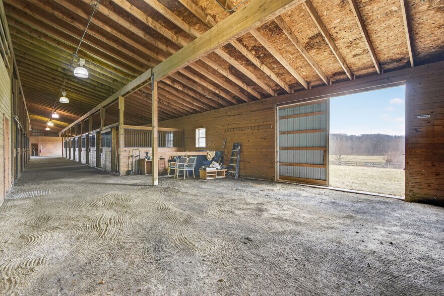 More Photos Of 2121 Church View Rd, Coopersburg Horse Stables For Sale