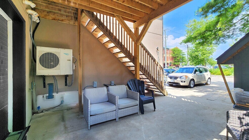 More Photos Of 42 Somerville St, Whitchurch-Stouffville Specialty For Sale