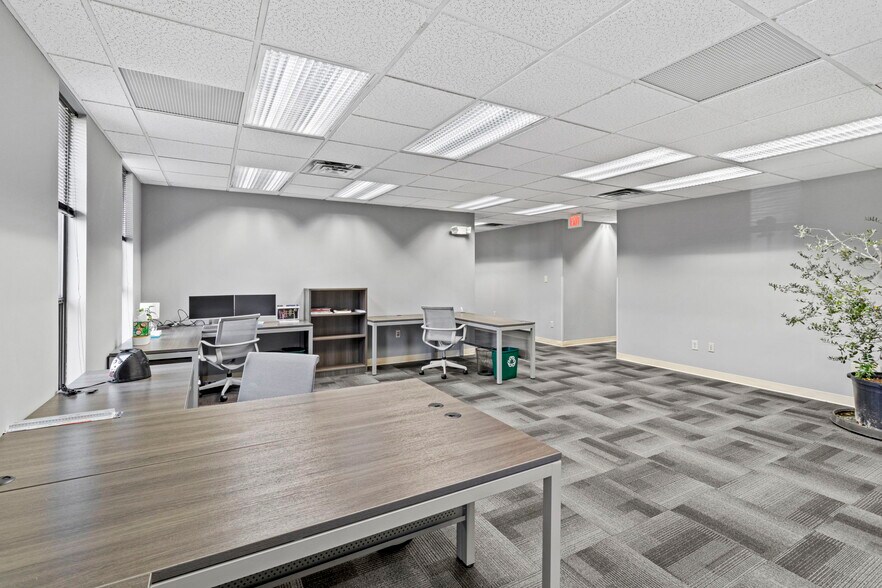 More Photos Of 716 N Bethlehem Pike, Lower Gwynedd Unknown For Lease