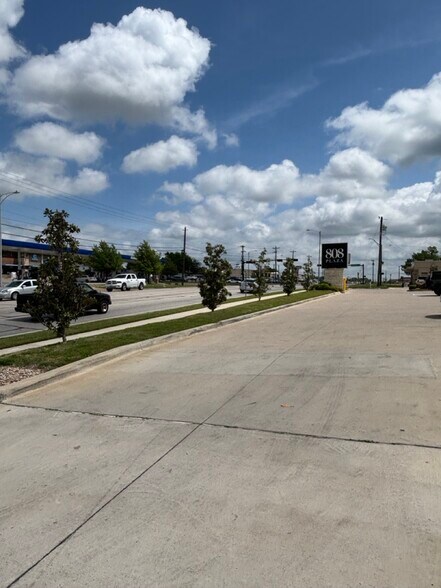 More Photos Of 808 Fort Worth Hwy, Weatherford Storefront Retail Office For Lease