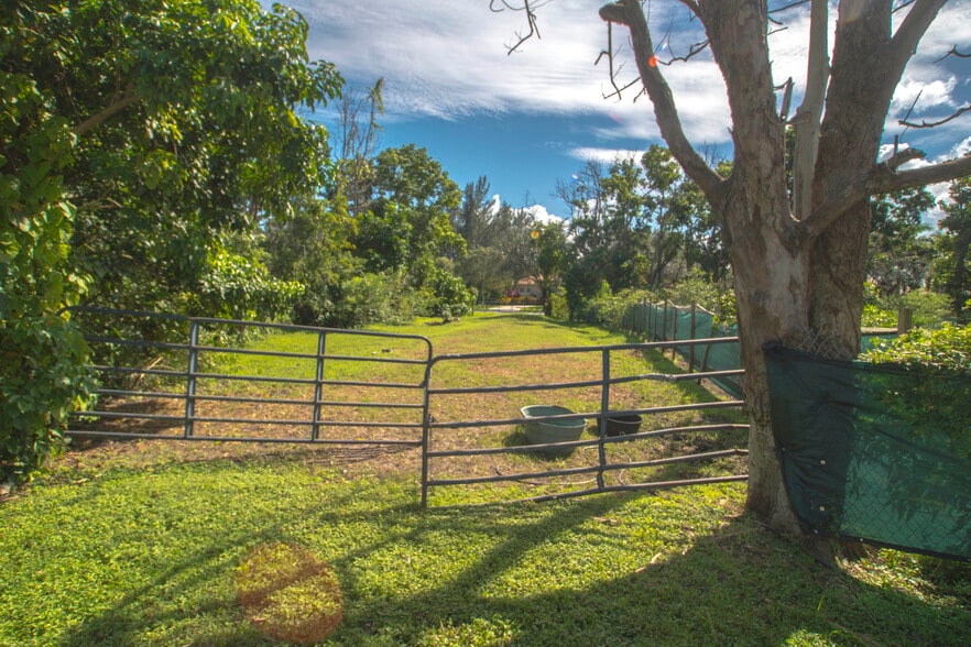 More Photos Of 651 North Old Hiatus, Plantation Land For Sale