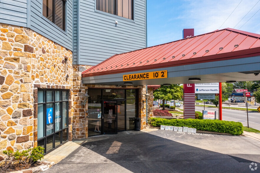 More Photos Of 525 West Chester Pike, Havertown Medical For Lease