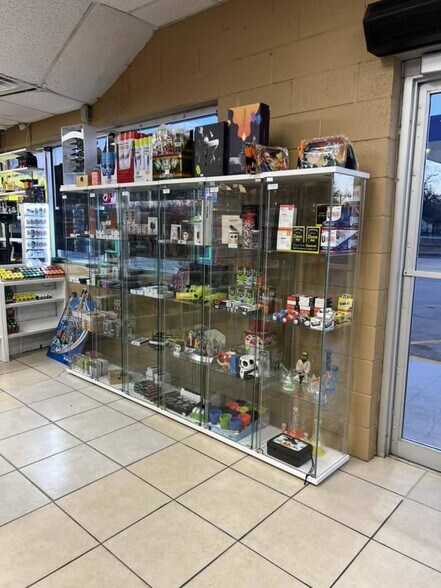 More Photos Of Cherokee St, Lindsay Convenience Store For Lease