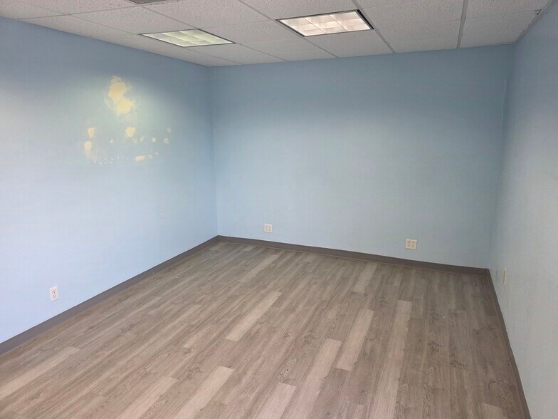 More Photos Of 8201-8207 Roughrider Dr, Windcrest Office For Lease