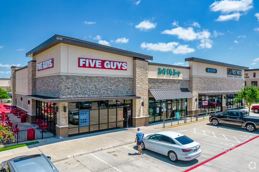 More Photos Of 3530 W University Dr, McKinney Freestanding For Lease