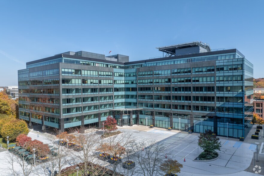 More Photos Of 801 Main Ave, Norwalk Unknown For Lease