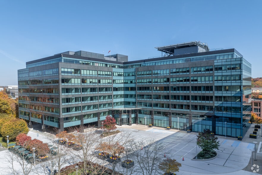 More Photos Of 801 Main Ave, Norwalk Unknown For Lease