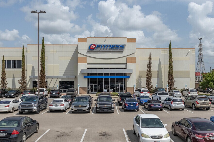More Photos Of 11510-11528 Gulf Fwy, Houston General Retail For Sale