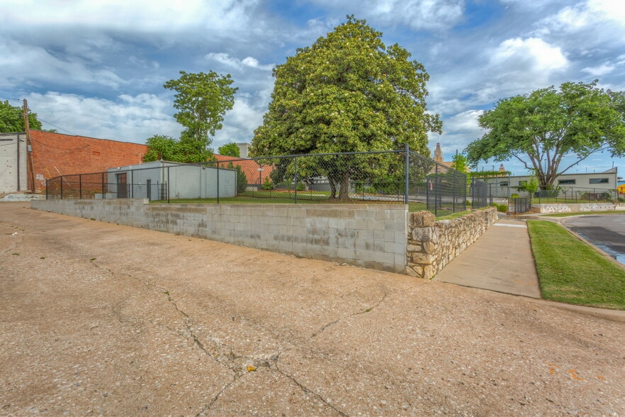 More Photos Of 1128 S Elgin Ave, Tulsa Warehouse For Lease