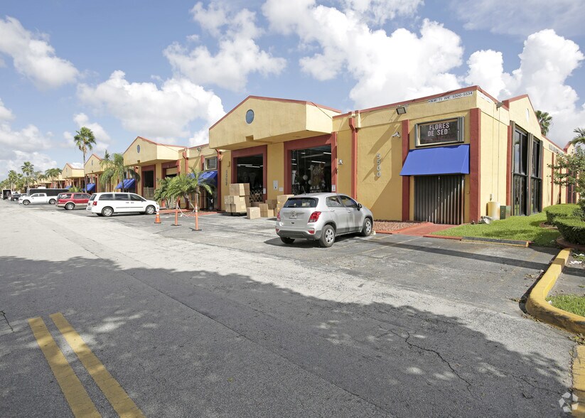 More Photos Of 5501-5595 NW 74th Ave, Miami Warehouse For Lease