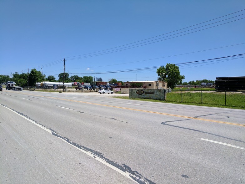 More Photos Of 11334 Beaumont Hwy, Houston Land For Lease