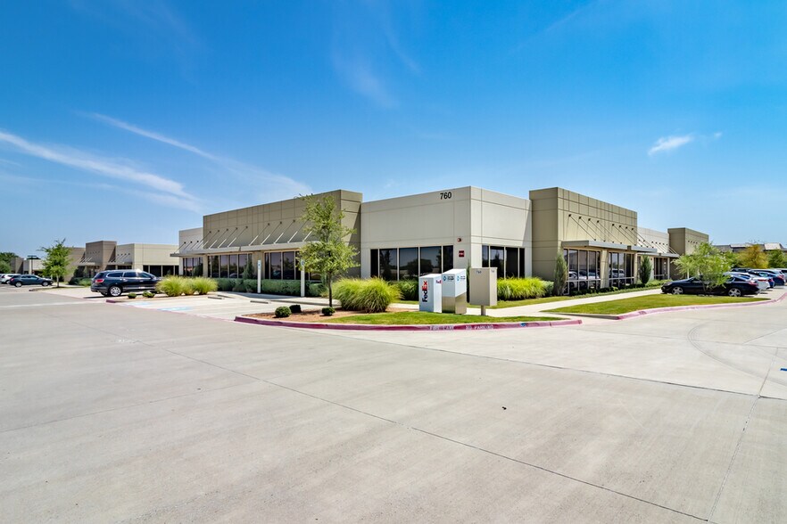 More Photos Of 800 N Watters Rd, Allen Unknown For Lease