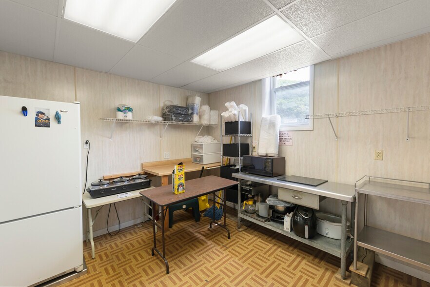 More Photos Of 8018 Northwestern Tpke, Keyser General Retail For Sale