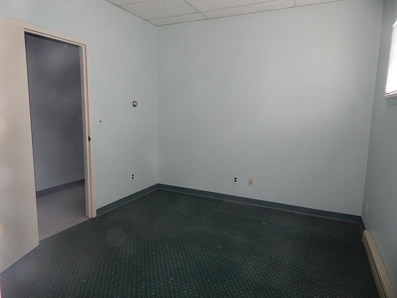 More Photos Of 180 E Central Ave, Pearl River Office For Lease