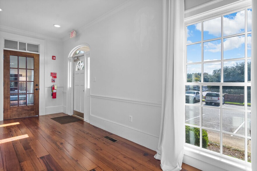 More Photos Of 2334 Lake Park Dr, Albany Office Residential For Sale