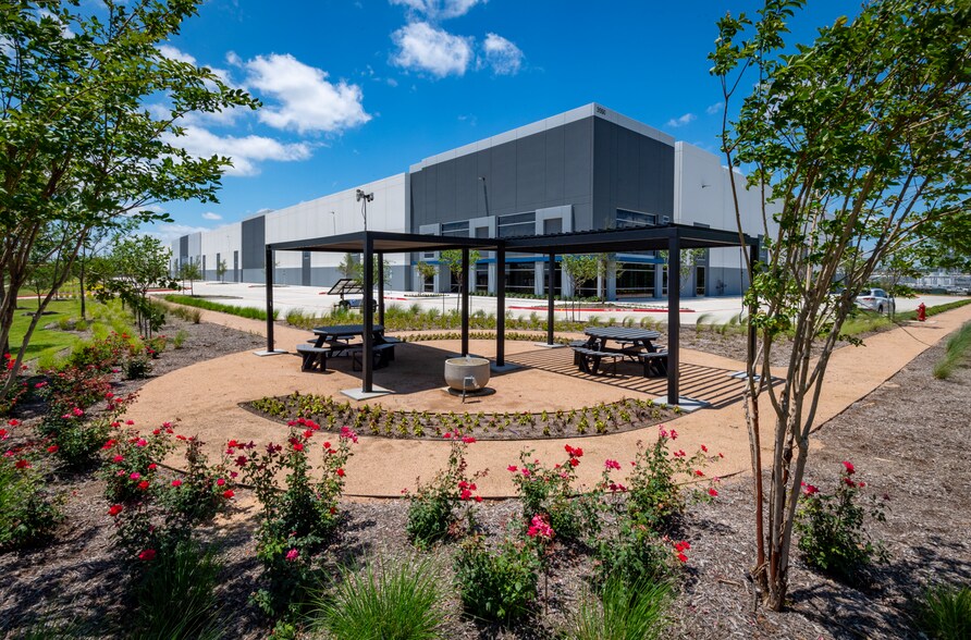 More Photos Of 3550 Hardrock Rd, Grand Prairie Warehouse For Lease
