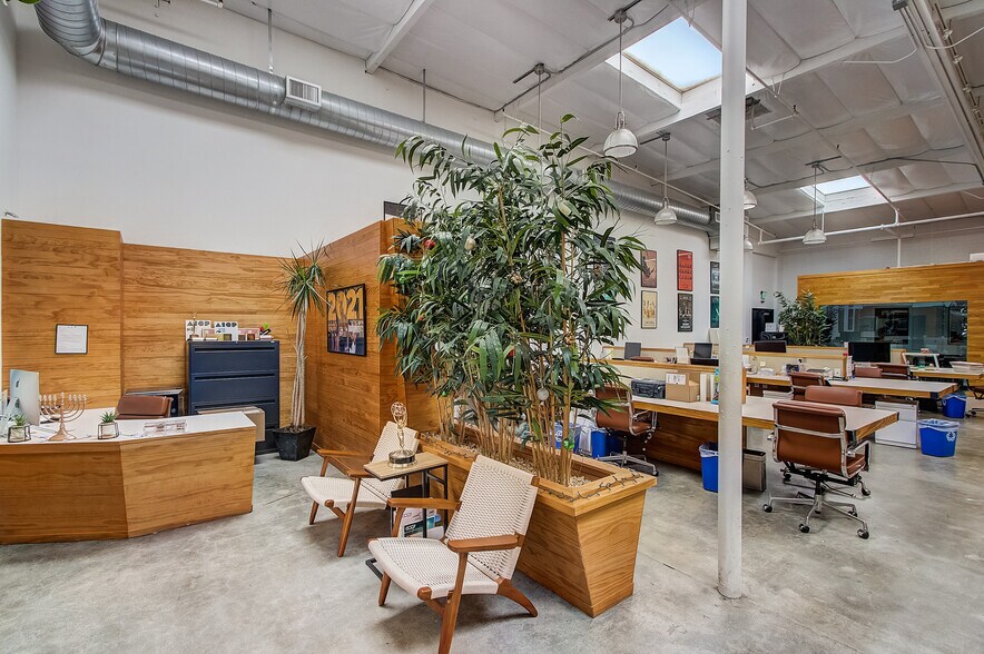 More Photos Of 589-595 N Venice Blvd, Venice Loft Creative Space For Lease