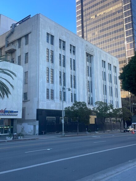 More Photos Of 3240 Wilshire Blvd, Los Angeles Apartments For Lease