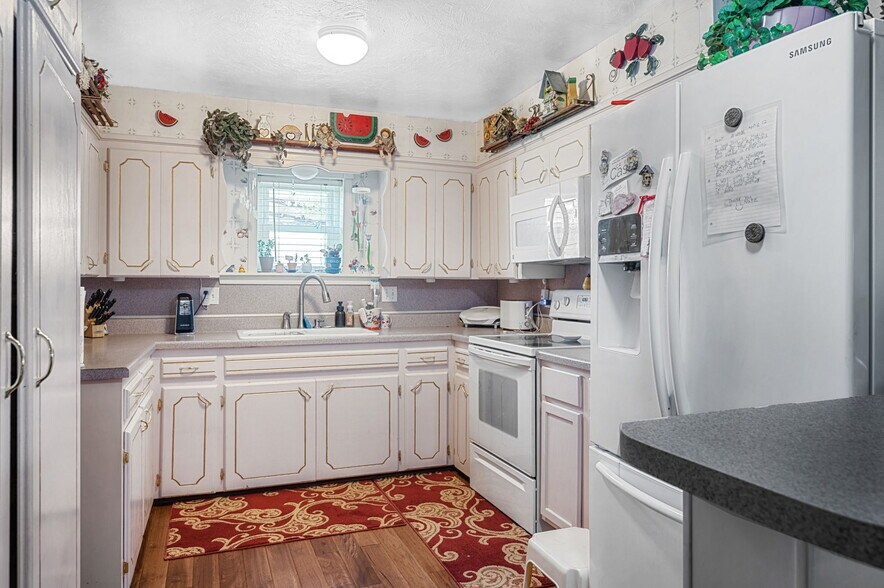 More Photos Of 10277 N 2130 Rd, Foss Convenience Store For Sale