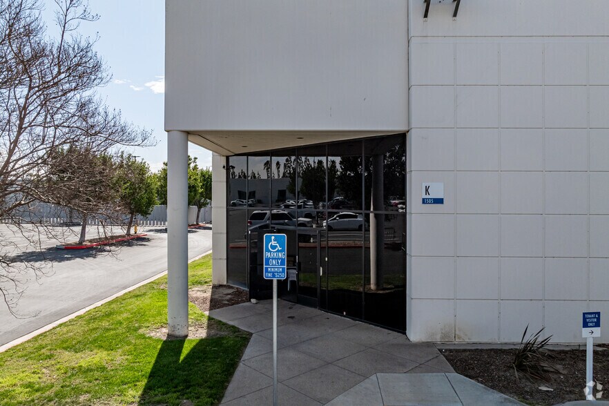 More Photos Of 1505 S Dupont Ave, Ontario Warehouse For Lease