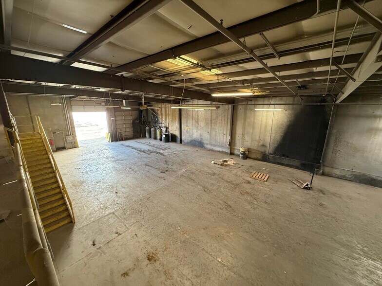 More Photos Of 1048 W Maricopa Fwy, Phoenix Warehouse For Lease