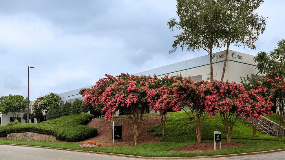 More Photos Of 560 Atlanta S Pky, College Park Unknown For Lease