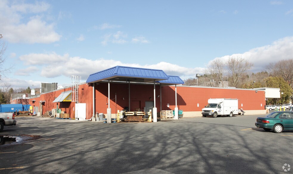 More Photos Of 88 W Park St, Lee Supermarket For Lease