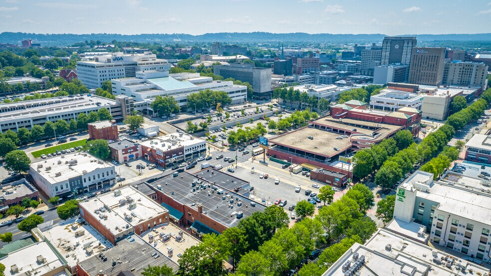 More Photos Of 420 Broad St, Chattanooga Storefront For Lease