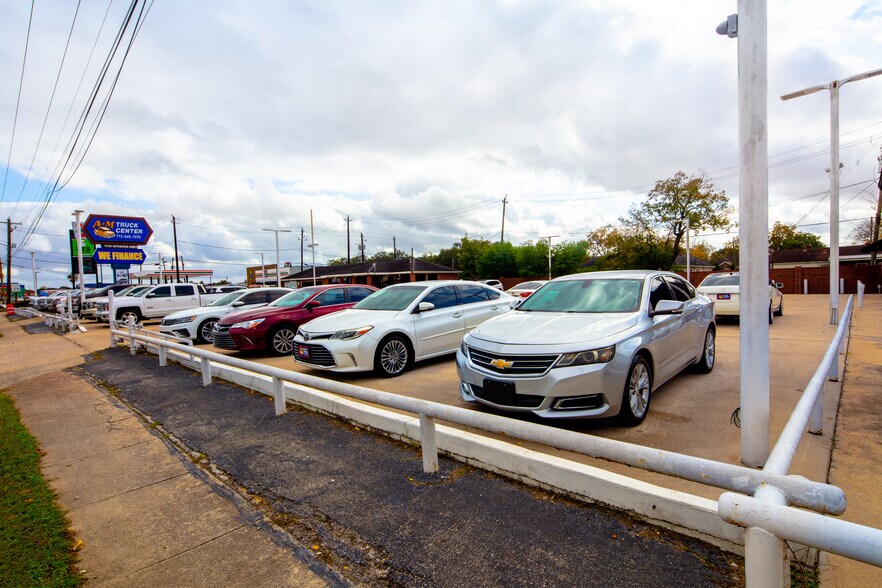 More Photos Of 1114 Spencer Hwy, South Houston Auto Dealership For Lease