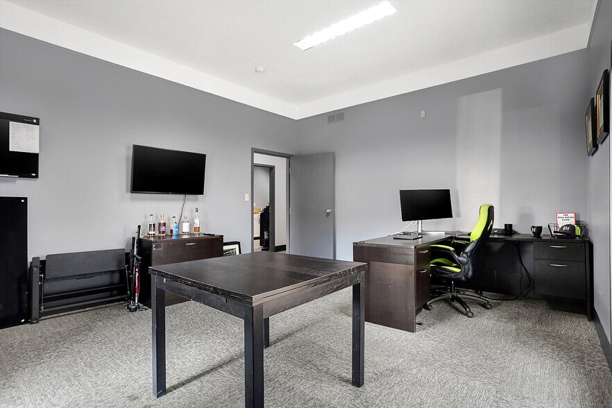 More Photos Of 615 Russell Ave, Indianapolis Medical For Sale