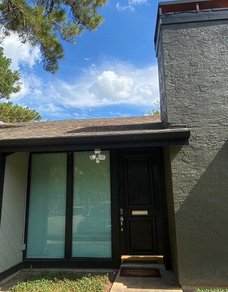 More Photos Of 14343 Torrey Chase Blvd, Houston Office For Sale