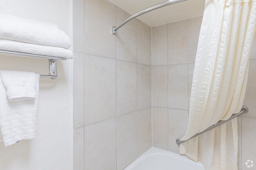More Photos Of 1015 S Haynes Ave, Miles City Hotel For Sale