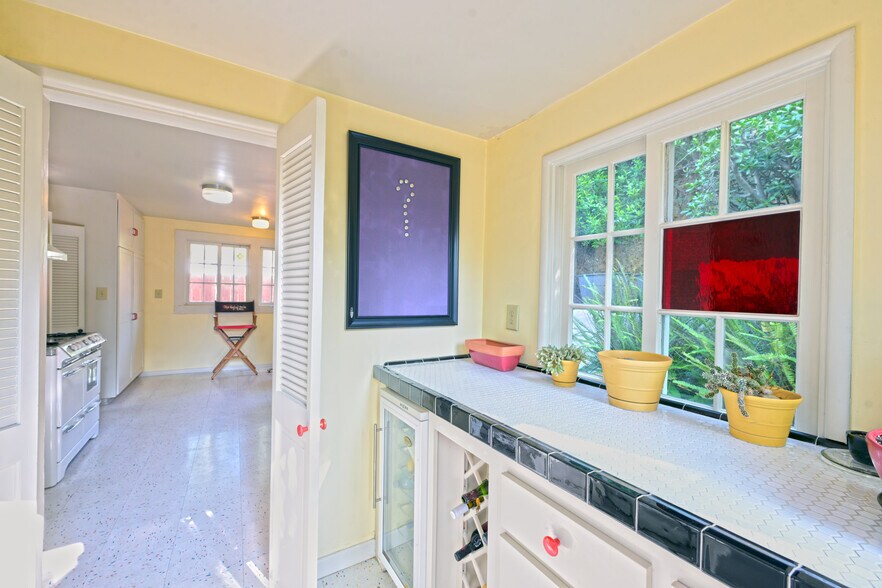 More Photos Of 2636 N Beachwood Dr, Los Angeles Apartments For Sale