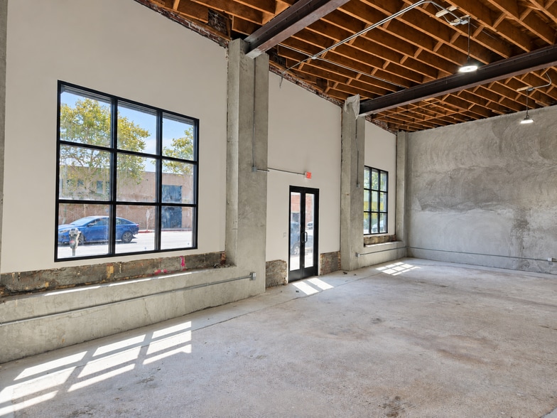 More Photos Of 1317 S Olive St, Los Angeles Showroom For Lease