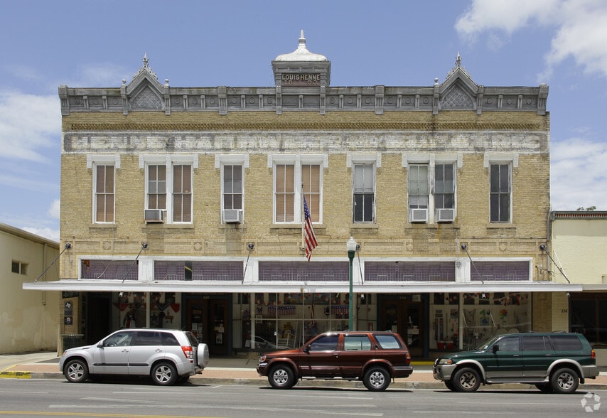 Primary Photo Of 246 W San Antonio St, New Braunfels General Retail For Lease