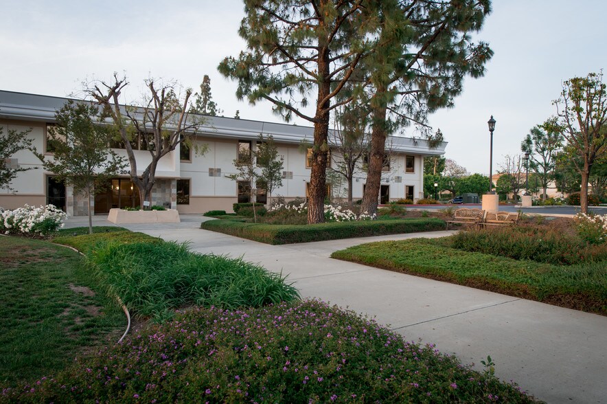 More Photos Of 2045 Royal Ave, Simi Valley Medical For Lease