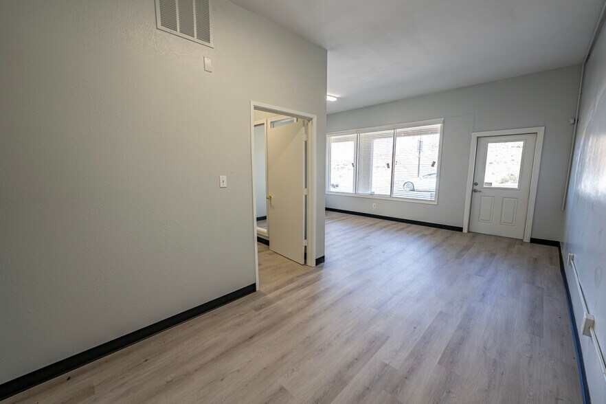 More Photos Of 1200 E Andy Devine Ave, Kingman Office For Sale