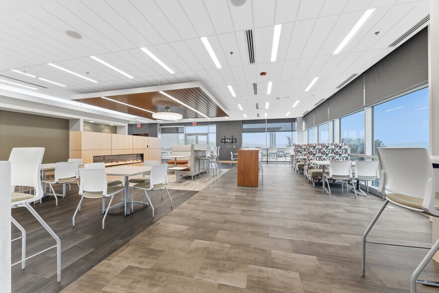 More Photos Of 423 Fortress Blvd, Morgantown Office For Sale